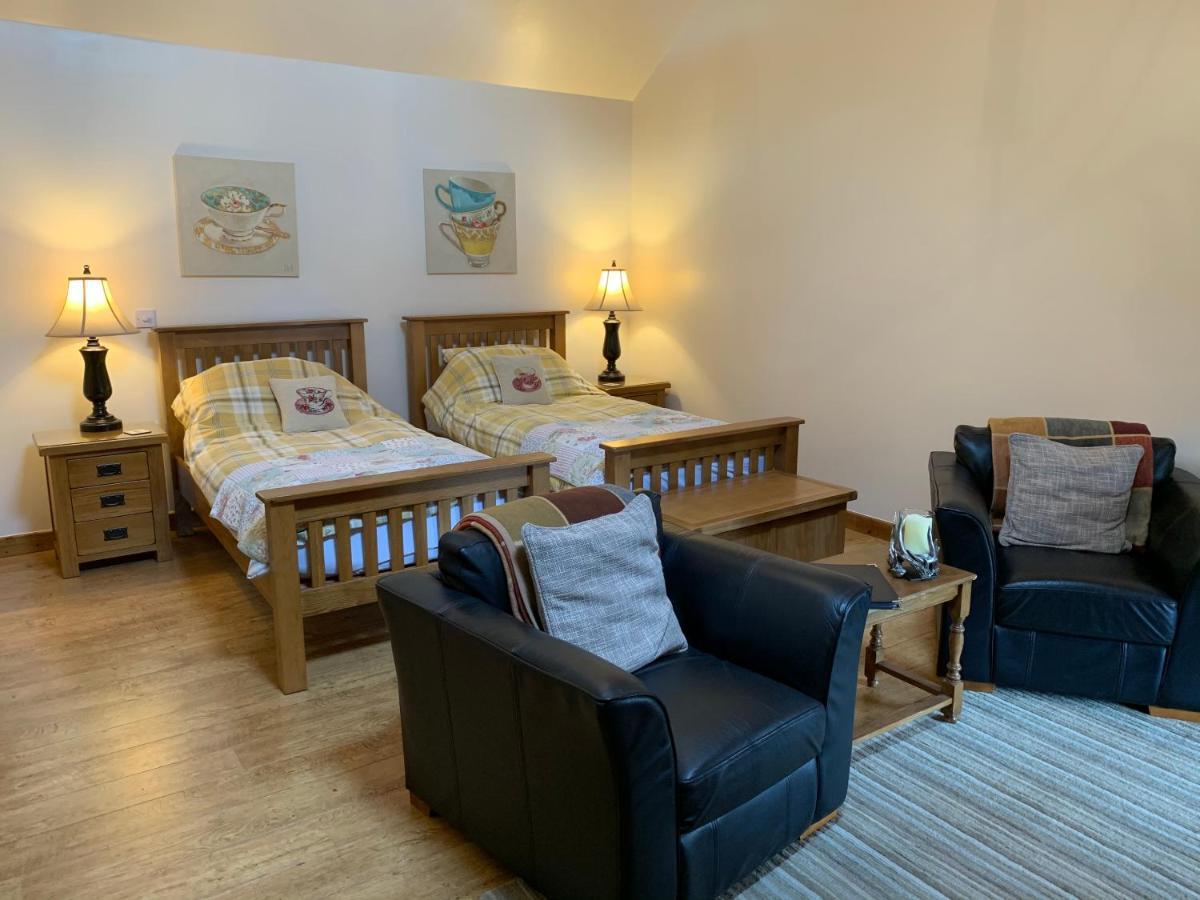 فندق The Reindeer Retreat Buttercup Twin Kidwelly المظهر الخارجي الصورة