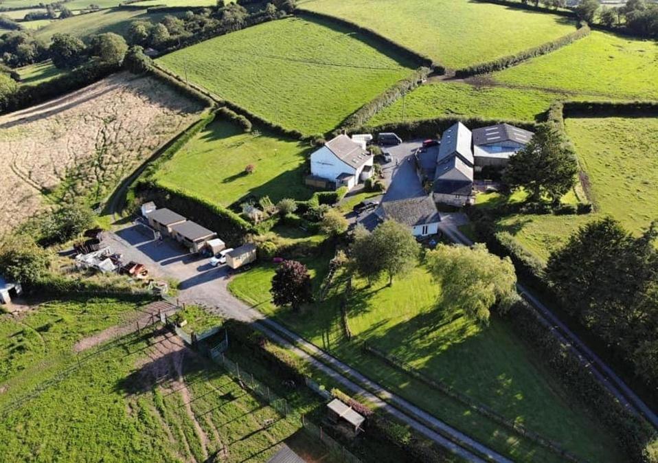 فندق The Reindeer Retreat Buttercup Twin Kidwelly المظهر الخارجي الصورة